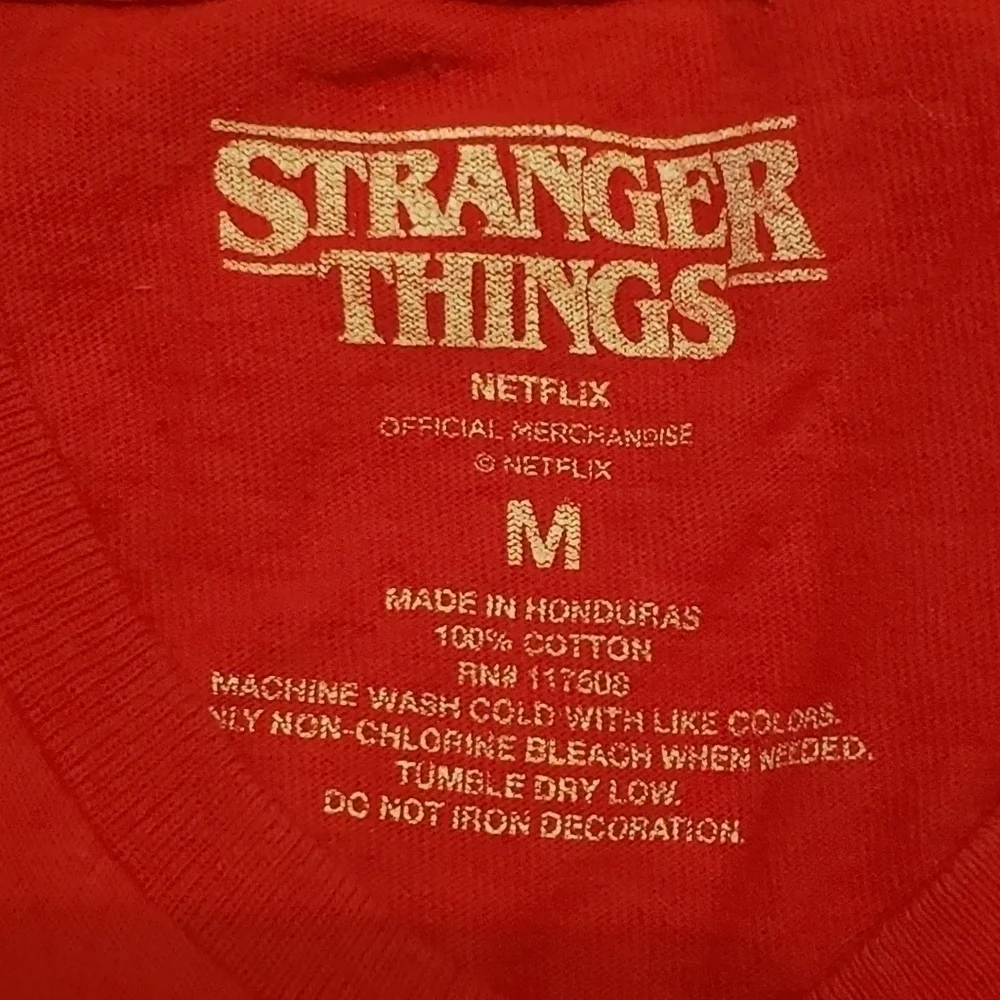 Stranger Things Tee T-Shirt M Medium Red 100% Cotton Long Sleeve